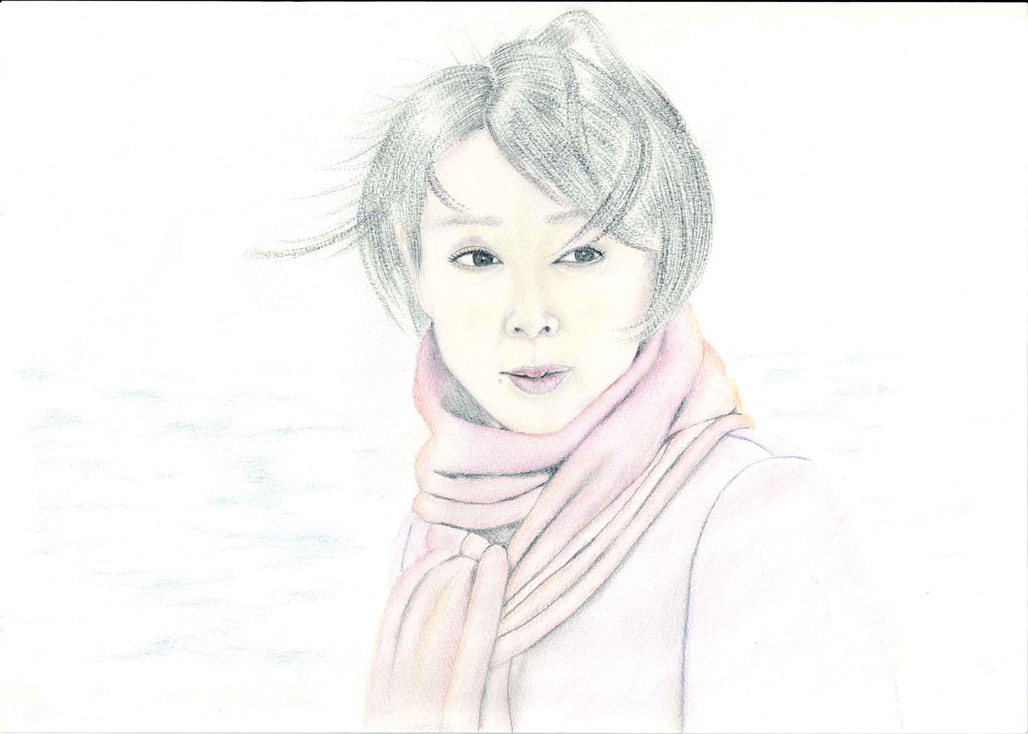 横長の画面に、色鉛筆などの柔らかなタッチで吉永小百合さんが描かれています。身体は左を向いていますが、顔は正面を振り向いています。ショートボブの黒髪は風で少し乱れていて、視線は右斜め前。薄桃色のマフラーをぐるぐると巻いて、コートを着ています。