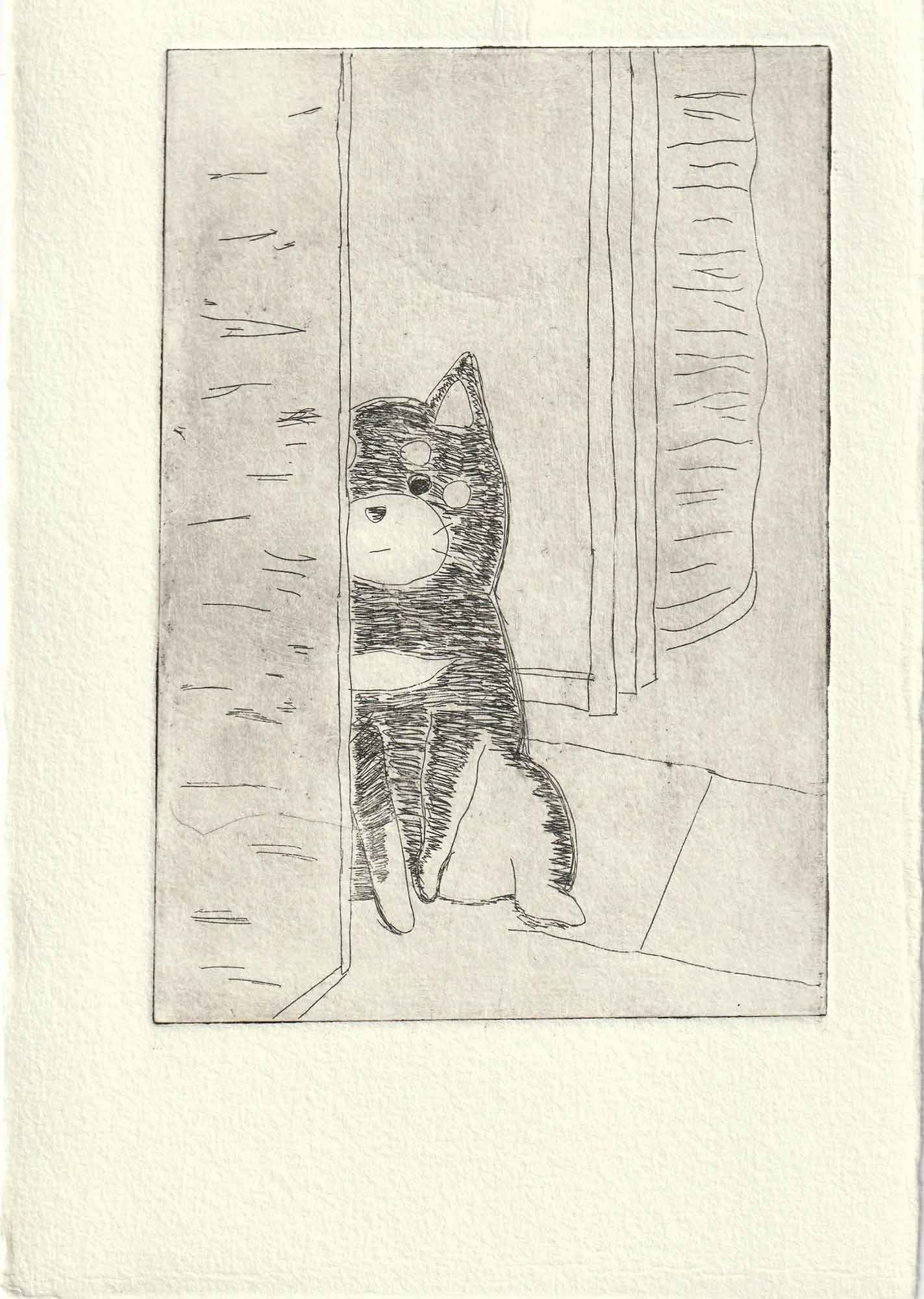 銅版画（ドライポイント）。ドアや窓のそばに、耳を立てて立つ柴犬のような犬をモノクロの線描で表す。背景に窓枠やカーテンらしき縦線が描かれる。