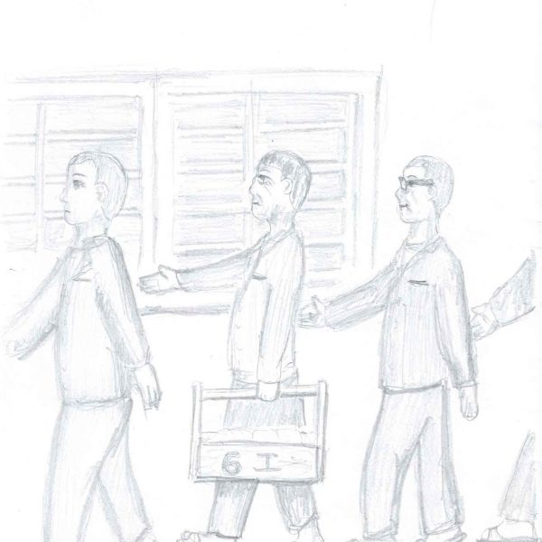 鉛筆画。紙の下半分に、そろいの作業着とサンダル姿の男性3人が左向きに一列で歩く。中央の男性は「6工」と書かれた取っ手付きの箱（おかもち）を提げ、中に丸いパンのような物が並ぶ。先頭は短髪、3人目は眼鏡をかける。右端に4人目の腕と足の一部。背景に横板の連なるルーバー窓。下端に「おかもち行進・担当」に続く文字と丸囲みの数字、「2026.6」の書き込み。